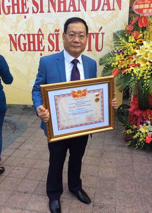 Quang Thang trai long khi duoc phong tang danh hieu NSUT-Hinh-2